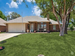 Building Photo - 2900 Christopher Dr