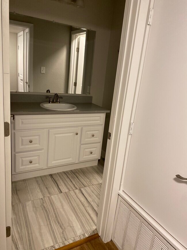 Foto del edificio - 2215 E 51st St