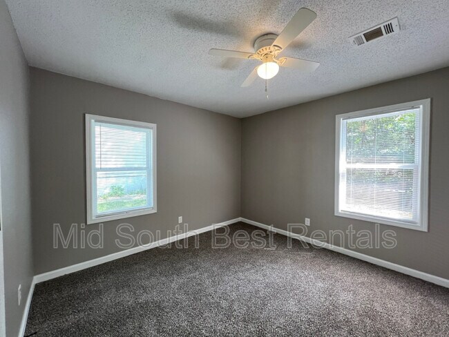Building Photo - 3708 Debby Dr