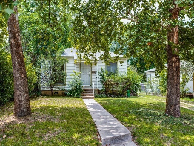 Foto del edificio - 2929 Higgins St