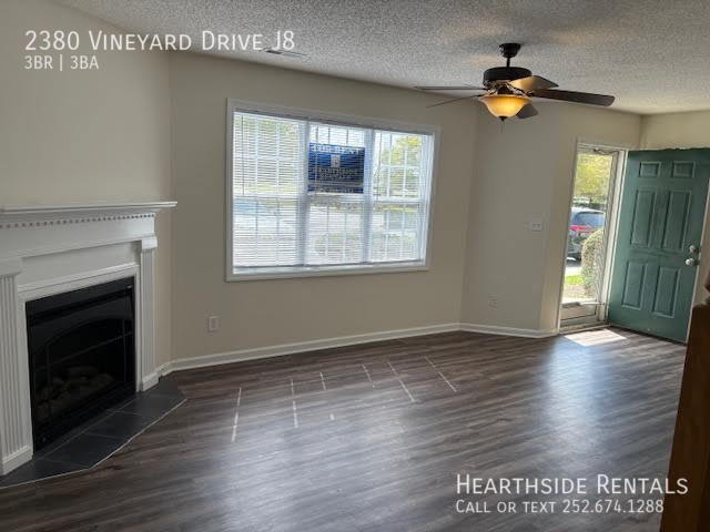 Building Photo - 2380 Vineyard Dr