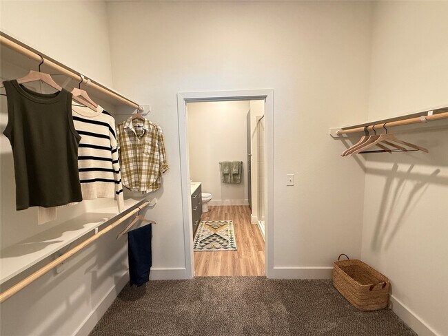 Foto del edificio - 641 W Crosstimbers St