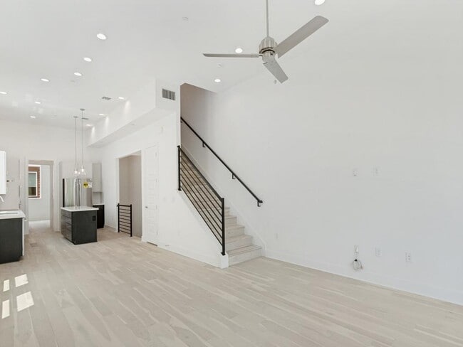 Building Photo - 2505 Bluebonnet Ln