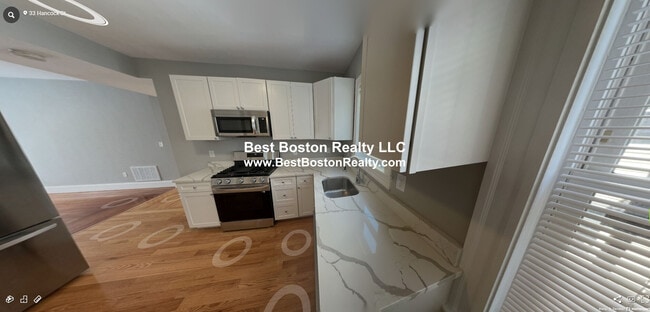 Building Photo - 33 Hancock St