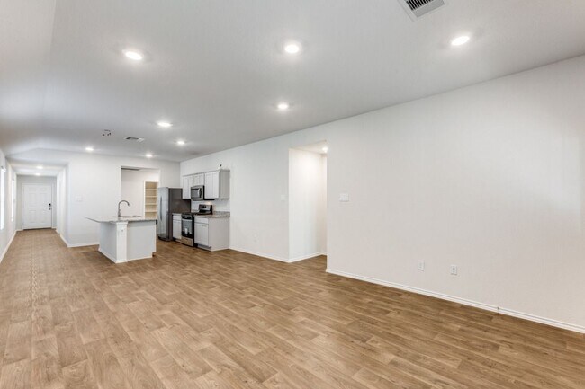 Foto del edificio - 250 Granary Dr