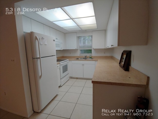 Building Photo - Fresh 2 bedroom/ 2 bath Garage Home NOW!