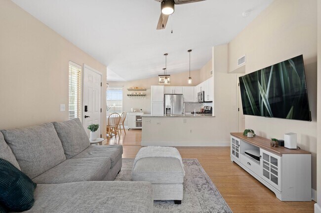 Foto del edificio - Best 2 Bed, 2 Bath Condo in Willow Ranch.