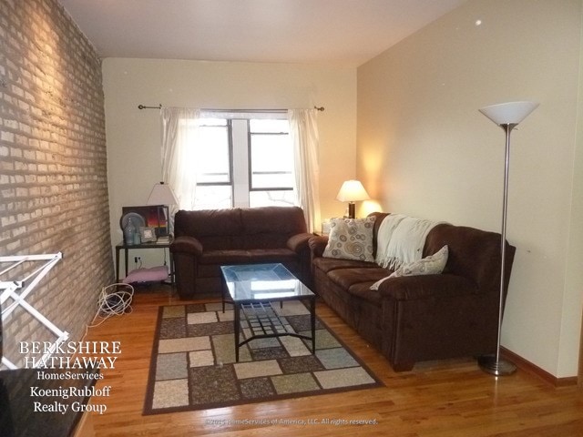 Building Photo - 847 W Barry Ave