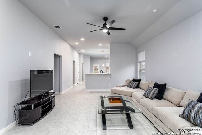 Building Photo - Beautiful and Newly Built, Modern - 3 Bedr...