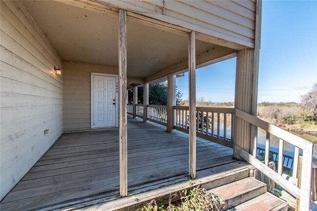 Building Photo - 4401 River Valley Dr