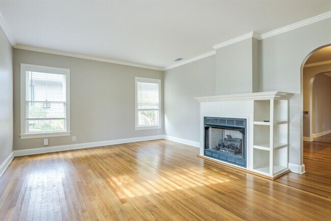 Foto del edificio - 1300 Crestwood Rd