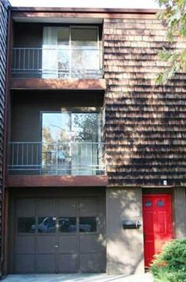 Building Photo - 1510 9th St W