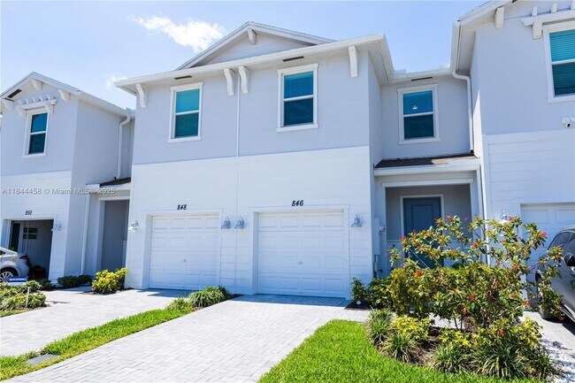 Building Photo - 846 SE grovebush Ln