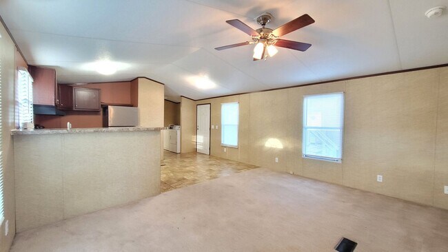 Building Photo - 2/1 MOBILE HOME IN COMMANDERS PALACE - FRE...