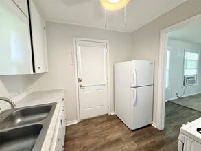 Building Photo - 117 Oak Dr Building Photo - 117 Oak Dr