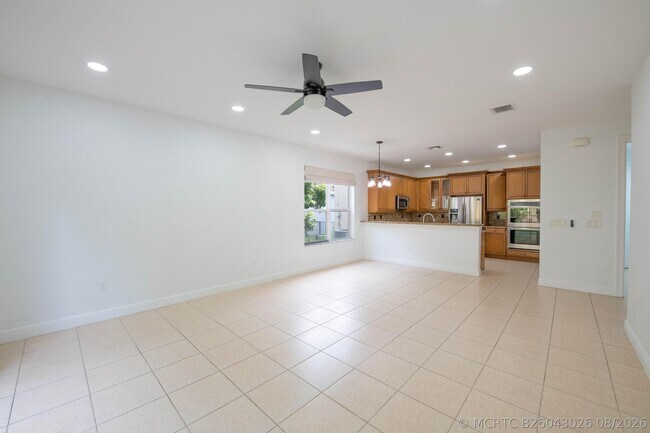 Building Photo - 4668 SW 183rd Ave