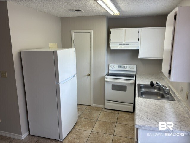 Foto del edificio - 6387 Schoel Ln