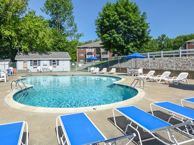 Sparkling Pool - Lonvale Gardens