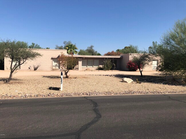 Building Photo - 4840 E Fanfol Dr