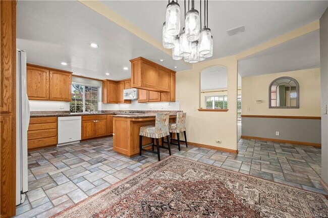 Foto del edificio - 3080 W Glen Holly Dr