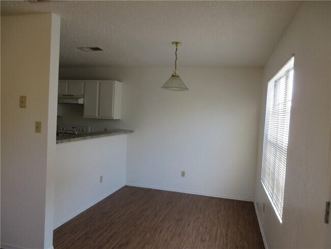 Building Photo - 2217 Katy Ln