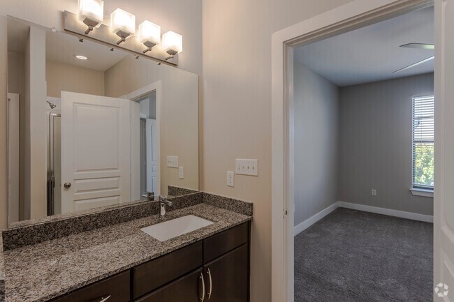 2BR, 2BA - Bathroom 1199SF  The Pescara - Centreport Lake