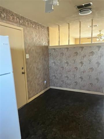 Foto del edificio - 6425 Central Park Blvd