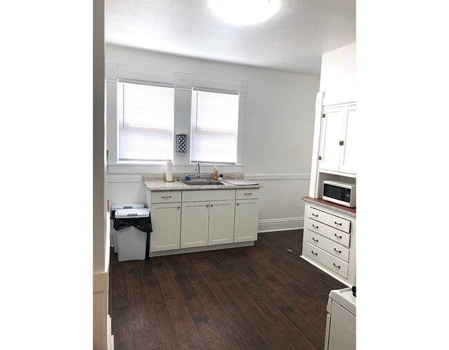 Building Photo - 1507 W Callender Ave