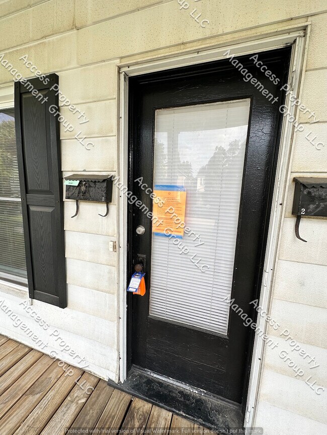 Building Photo - Medical Mile Two Bedroom with parking!