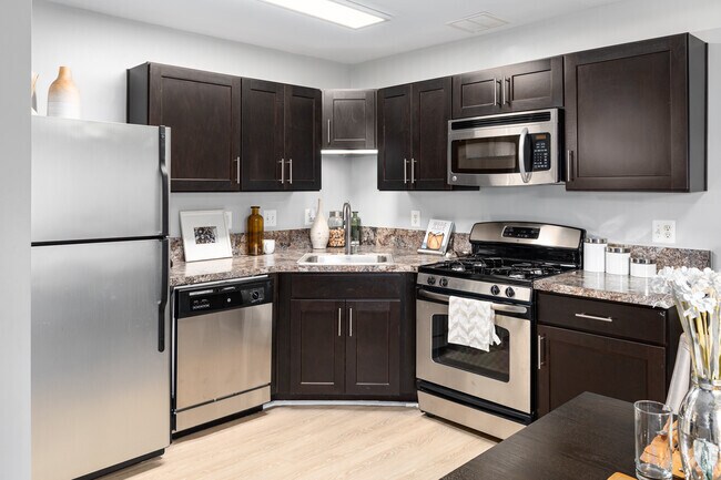 Foto del edificio - Monticello Falls Church