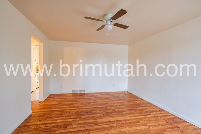 Foto del edificio - 3953-3955 Alberly Way