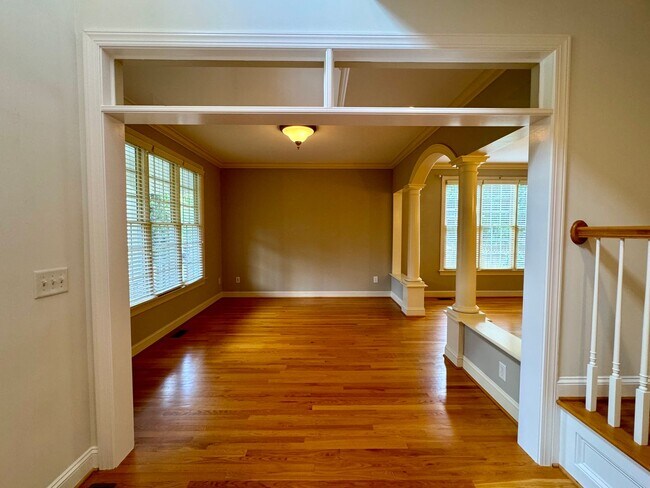 Building Photo - Gorgeous 4 bedroom/3.5 bath, 3547 SQFT hou...