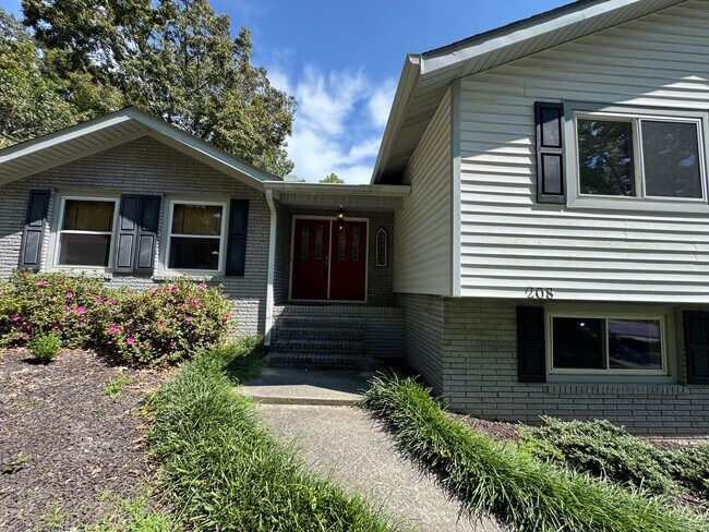 Foto del edificio - Spacious 3/2.5 House in Twickenham Estates...