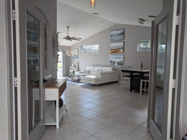 Building Photo - 104 Cala Ct