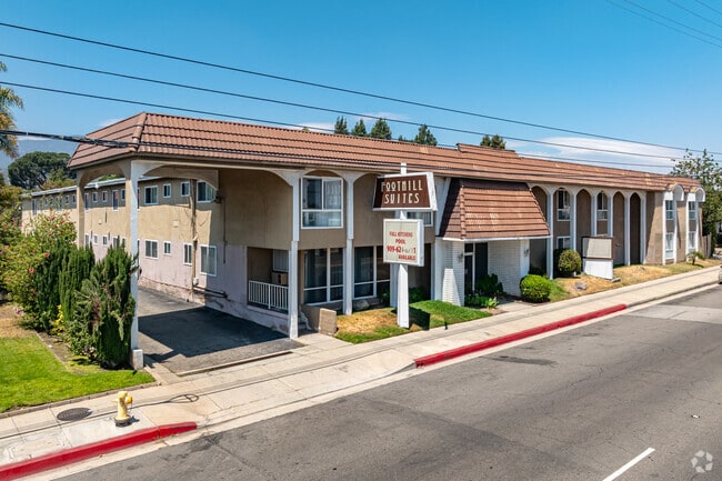 Building Photo - Foothill Suites