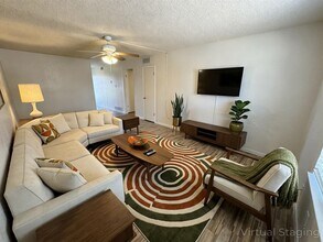 Building Photo - 1903 Cedarhill Dr