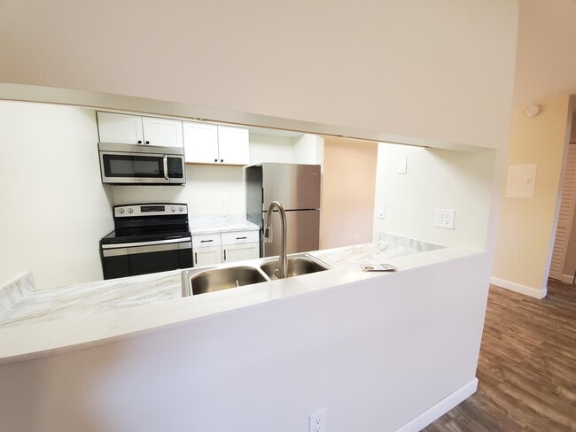 Building Photo - 6040 Shaker Wood Cir