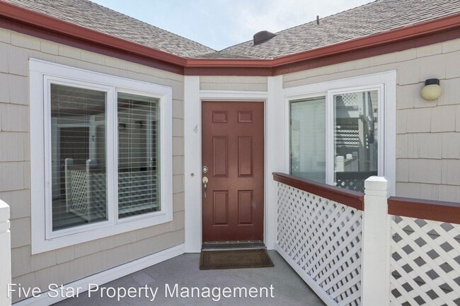 Building Photo - 483 Green Ridge Dr