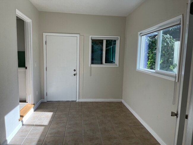 Building Photo - 5024 Calderon Rd