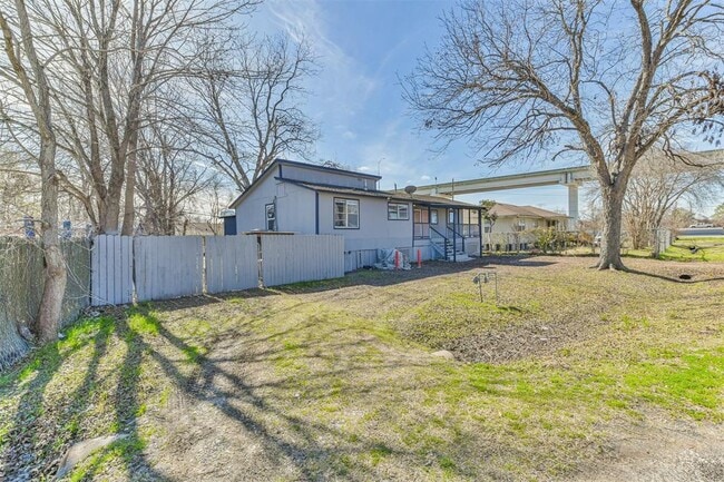 Building Photo - 822 Finesse Dr