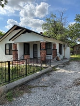 Building Photo - 2123 Delgado St