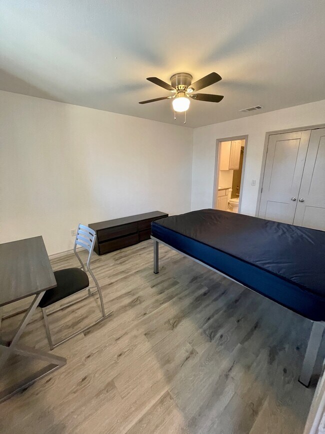 Building Photo - 290 S McIlhaney St