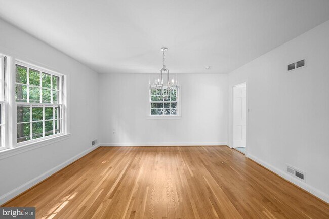 Building Photo - 2816 Ellicott St NW