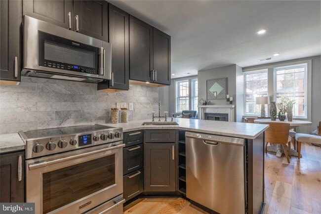 Building Photo - 2100 Newport Pl NW