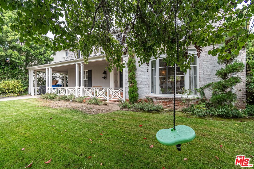 Primary Photo - 160 N McCadden Pl
