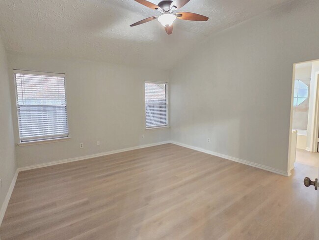 Building Photo - 14315 Royal Hill Dr