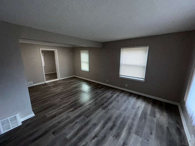 Foto del edificio - Renovated 3 Bedroom Colonial