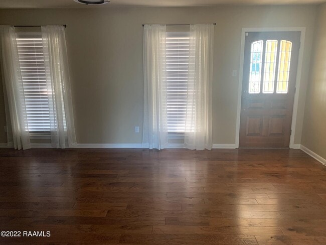 Building Photo - 521 Brentwood Blvd