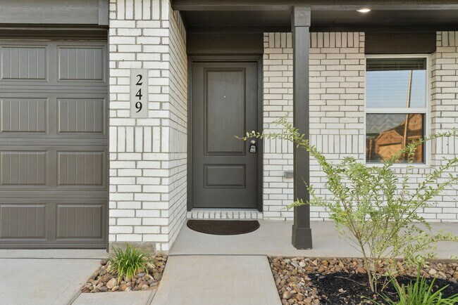 Building Photo - Stylish 4 Bedroom Home in Magnolia Ridge Community