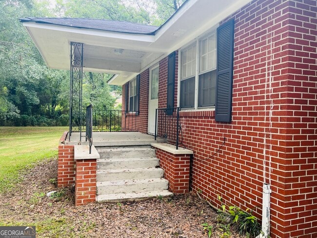 Building Photo - 5885 Feldwood Rd
